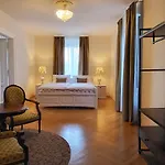 Bed & Breakfast Palais Kneissl 4*
