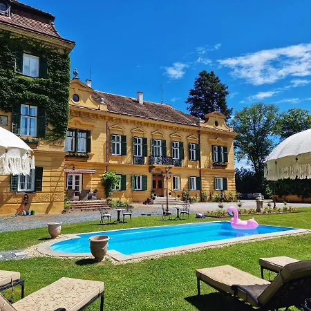 Palais Kneissl Bed & Breakfast
