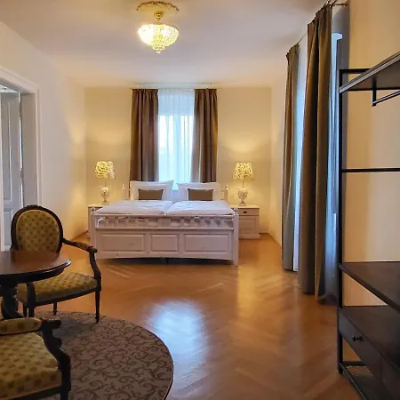 Bed & Breakfast Palais Kneissl *
