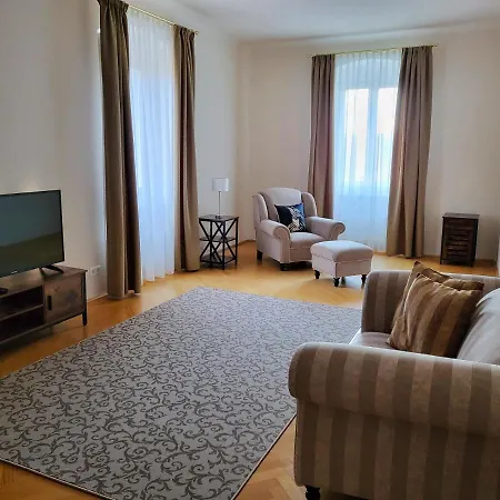 Bed & Breakfast Palais Kneissl Burgau