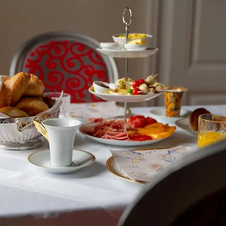Palais Kneissl Bed & Breakfast
