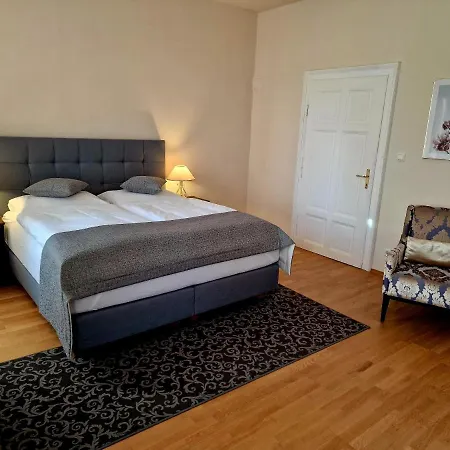 Bed & Breakfast Palais Kneissl *