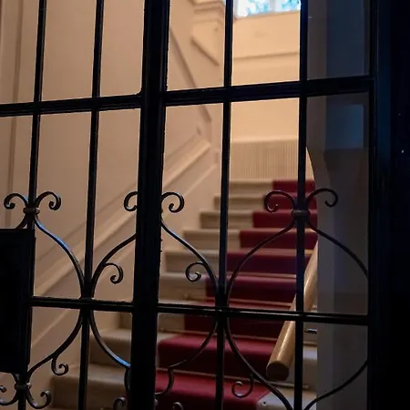 לינה וארוחת בוקר Palais Kneissl 4*