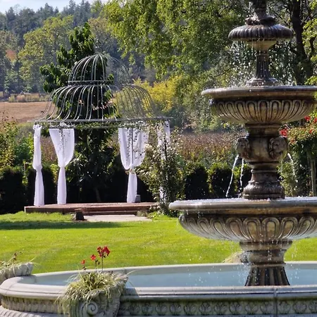 Bed & Breakfast Palais Kneissl