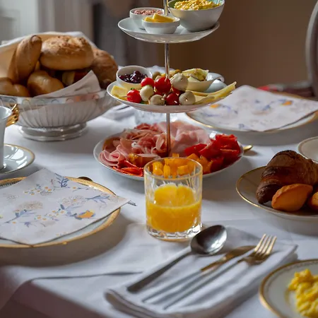 Palais Kneissl Frühstückspension Burgau