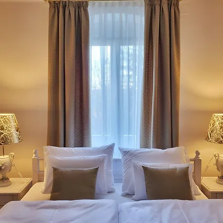 Frühstückspension Palais Kneissl Burgau