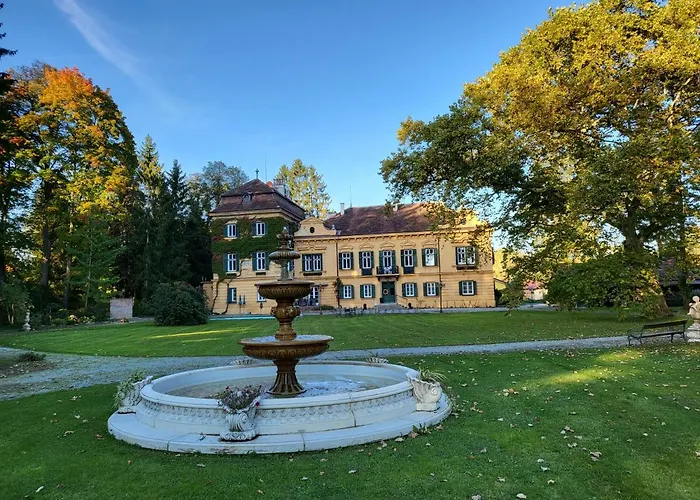 Palais Kneissl 4* Burgau