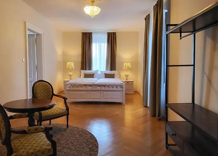 Bed & Breakfast Palais Kneissl 4*