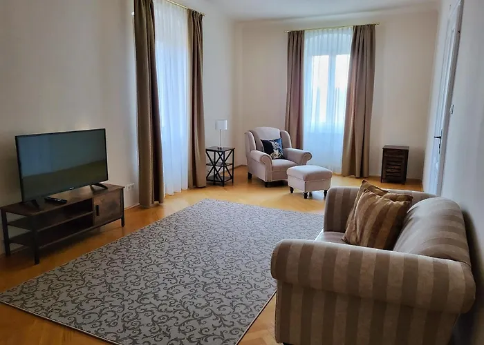 Bed & Breakfast Palais Kneissl Burgau