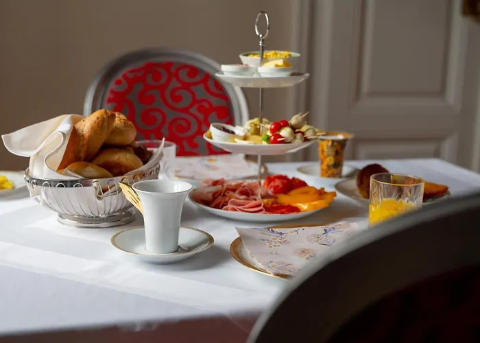 Palais Kneissl Bed & Breakfast