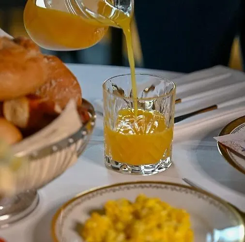 Palais Kneissl Bed & Breakfast Burgau