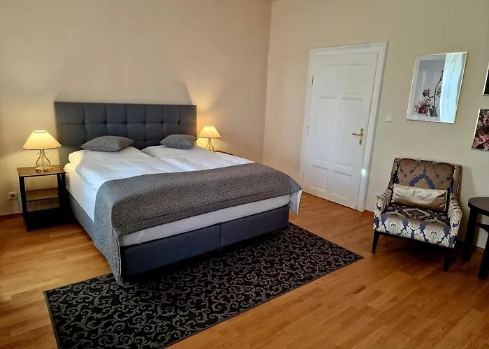 Bed & Breakfast Palais Kneissl 4*