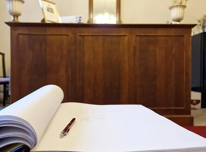 Palais Kneissl Bed & Breakfast Burgau