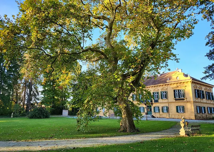 Bed & Breakfast Palais Kneissl Burgau