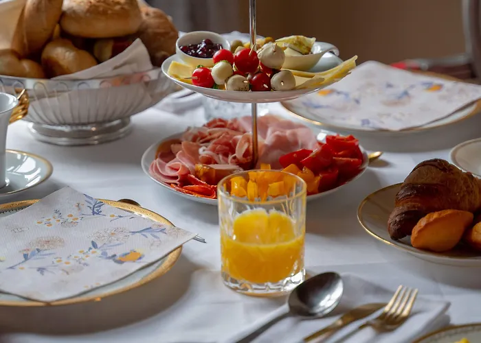 Palais Kneissl Bed & Breakfast Burgau