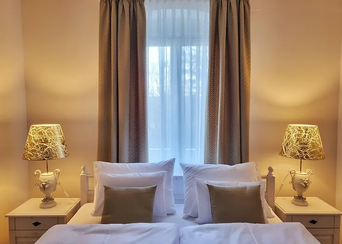 Bed & Breakfast Palais Kneissl Burgau