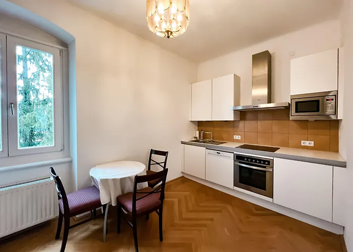 Bed & Breakfast Palais Kneissl 4*